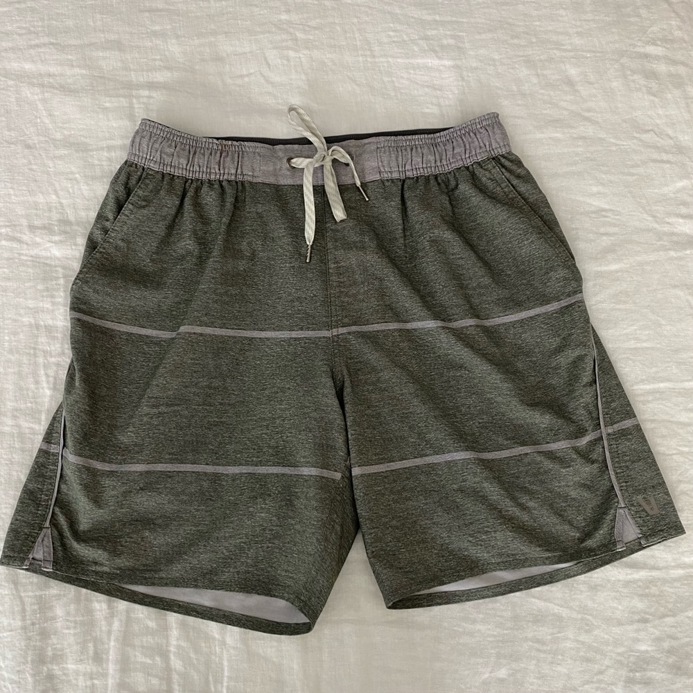 Vuori men's green & grey lined shorts medium